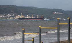 Çanakkale Boğazı kuvvetli lodos nedeniyle transit gemi geçişlerine kapatıldı