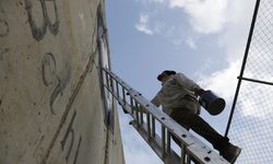 Filistinliler, Batı Şeria'daki Ayida Mülteci Kampı'nda bulunan stadyumun yıkım tehdidine sanatla direniyor