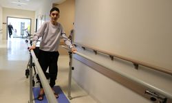 Omurilik iltihaplanması tanısı konulan çocuk, tedaviyle 2 yıl sonra yürümeye başladı