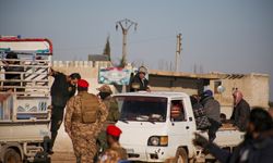 Suriye'de YPG/SDG'nin engellediği sivillerin Deyr Hafir'den kaçışı sürüyor