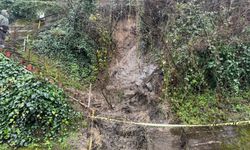 Zonguldak'ta 8 eve ulaşım sağlayan merdiven heyelan nedeniyle kullanıma kapatıldı