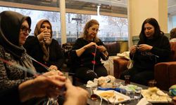 Kırşehir'de kadınlardan ihtiyaç sahibi çocuklara karne hediyesi