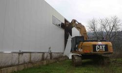 Nilüfer'de iki kaçak iş yeri yıkıldı