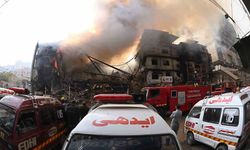Pakistan'daki AVM yangınında can kaybı 14'e yükseldi, 70'ten fazla kişi kayıp