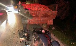 Traktör römorkuna çarpan motosiklet sürücüsü ağır yaralandı