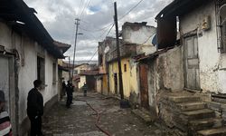 Çankırı'da metruk bir evde çıkan yangın söndürüldü