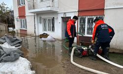 Sivas'ta eriyen kar suları nedeniyle 2 evi su bastı