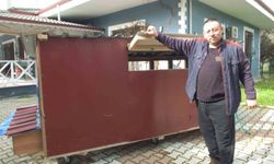 Balıkesir'de bir bakkal gezen tavuk kümesi yaptı