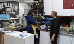 Bu kahvehaneye kadın eli değdi, müşteriler memnun