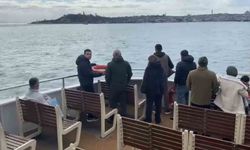 İstanbul'da bir kişi vapurdan denize atladı, görevliler ve vatandaşlar onun için seferber oldu