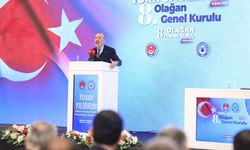 Türk Sağlık-Sen kürsüsünde Yaşar Yıldırım'dan güçlü mesaj: “Milletin kürsüsü şov yeri değildir”