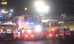 ABD'nin New York kentinde uçak, havalimanına inişi sırasında itfaiye aracına çarptı