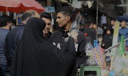 Irak'ta artan elektrik kesintileri nedeniyle halk 'lale' lambalarına yöneldi