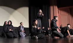 İsrail'in evsiz bıraktığı Lübnanlılar sığındıkları tiyatroda hikayelerini sahneye taşıdı