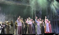 'Jekyll ve Hyde Müzikali' yenilenen kadrosuyla seyirci karşısına çıktı