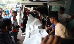 Bangladeş'te yolcu otobüsü nehre düştü: 24 ölü