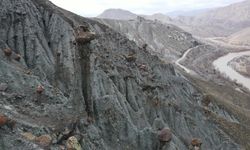 Erzincan'da peri bacalarını andıran doğal oluşumlar ilgi görüyor
