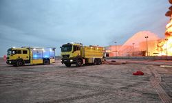 İran, Bahreyn'de yakıt tanklarını vurdu