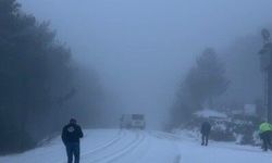 Osmaniye'de dolu yağışı yolları beyaza bürüdü