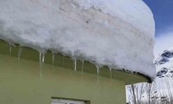 Ovacık'ta kar kalınlığı 2 metreyi buldu, evler kardan kayboldu