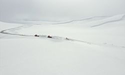 Ağrı'da ekipler nisan ortasında yoğun karla mücadele çalışması yürütüyor