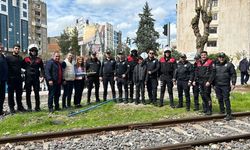 Batman'da gazetecilerden 'kavga' ihbarına gelen polislere sürpriz kutlama