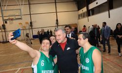 Gençlik ve Spor Bakanı Bak, down sendromlu özel sporcularla maç yaptı
