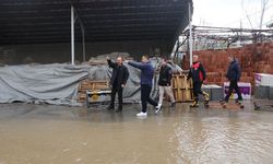 GÜNCELLEME - Siirt ve Kurtalan'da sağanak hayatı olumsuz etkiledi