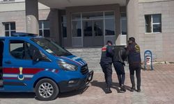 Sivas'ta kendilerini komiser olarak tanıttıkları kişiyi 1 milyon lira dolandıran 2 şüpheli tutuklandı