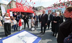 TBMM Başkanı Kurtulmuş, 'Meclis Bahçesi Çocuk Bahçesi' etkinlik alanını ziyaret etti