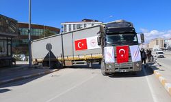 Türkiye'den tıbbi malzeme taşıyan 3 yardım tırı İran'a hareket etti
