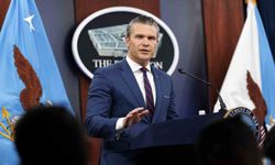 ABD Savunma Bakanı Hegseth: 'İran kötü bir seçim yaparsa hem abluka olacak hem de bombalar yağacak'