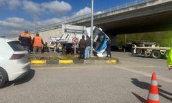 Bartın'da halk otobüsü otomobilin üzerine devrildi: 44 yaralı