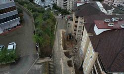 Bursa'da korkutan göçük havadan görüntülendi...Balkonlar yıkıldı, araçlar enkaz altında