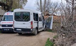 Samsun'da öğrenci servisi direğe çarptı: 12 yaralı