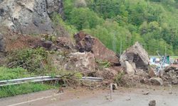 Arhavi-Hopa-Sarp Devlet Yolu heyelan nedeniyle ulaşıma kapandı