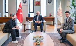 Bakan Ersoy, Barış Manço'nun oğlu Doğukan Manço ile AKM'de bir araya geldi