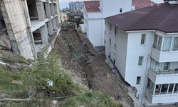 Nevşehir'de çöken istinat duvarı, öndeki apartmanda hasar oluşturdu