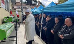 Uşak'taki kazada hayatını kaybeden 4 kişilik aile Kütahya'da defnedildi