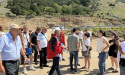 Arnavutluk'ta turizm projelerine karşı Meclis binası önünde gösteri düzenlendi