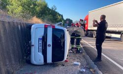 Burdur'da tırla çarpışan hafif ticari araçtaki sürücü öldü, 1 kişi yaralandı