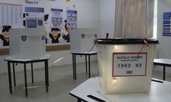 Kosova'da düzenlenen erken genel seçimlerde oy kullanma işlemi başladı