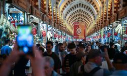 Mısır Çarşısı 400 yıla yaklaşan tarihiyle İstanbul'un ticaret hafızasını yaşatıyor