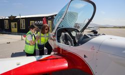 Pilotluk hayalini gerçekleştiren genç kız mezuniyet heyecanını annesiyle gökyüzünde yaşadı