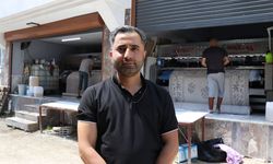 Yıkamak için aldığı battaniyeden çıkan 3 cüzdanı müşterisine teslim etti