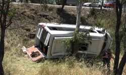 Balıkesir'de yolcu minibüsü ile otomobil kaza yaptı; 14 yaralı