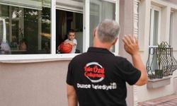 Her gün heyecanla çöp kamyonlarının yolunu gözleyen minik Ahmed'e işçilerden sürpriz ziyaret