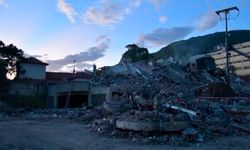 Venezuela'da enkaz altındaki çocuk 6 saatlik operasyonla kurtarıldı