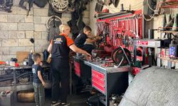 Yemek bırakmak için kocasının araç tamir atölyesine geldi, motor ustası oldu