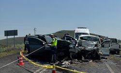 Ardahan'da iki aracın çarpışması sonucu 3 kişi öldü, 3 kişi yaralandı